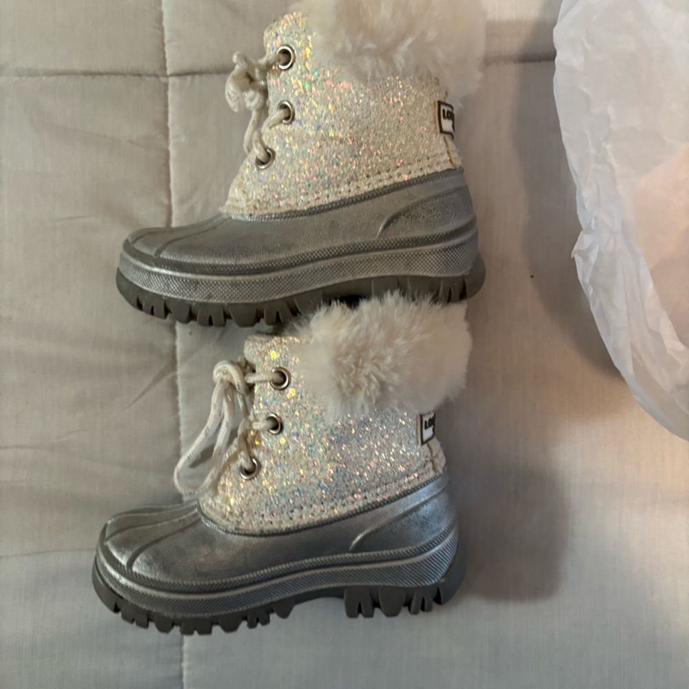 Size 7 toddler snow boots